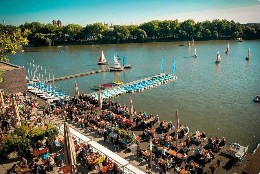 A2 am See - Restaurant